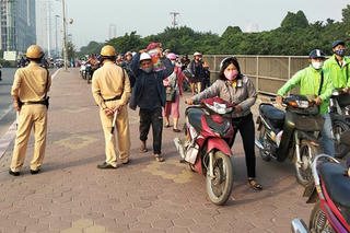 Uống rượu bia dắt xe máy qua chốt kiểm tra nồng độ cồn có bị phạt không?