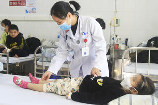 Bé gái 5 tuổi mắc hội chứng thận hư