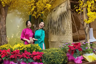 TP Hồ Chí Minh: Nô nức đón xuân trong trang phục cổ truyền