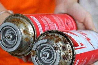 Nổ bếp gas mini, bé gái bỏng nặng