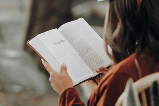 Cảnh giác bẫy 'đọc sách nhận lương', 'cần người giữ tiền'