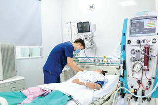 Hai vợ chồng phải cấp cứu sau ăn gỏi cá