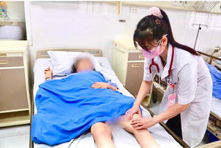 Người phụ nữ nhập viện do tự tiêm mật gấu