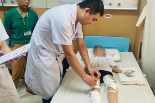 Vấp phải dây điện hở, trẻ 9 tuổi rơi vào hôn mê