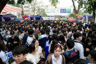 Tuyển sinh Đại học năm 2024: Lo ngại điểm xét tuyển đại học 'chạm' ngưỡng thấp