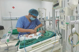 Cứu trẻ 13 ngày tuổi bị khuyết tật tim phức tạp
