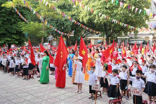 Khai giảng gọn nhẹ, không để học sinh hoàn cảnh khó khăn không được đến trường