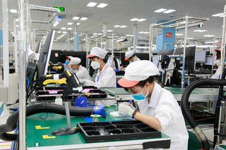 Phó Thủ tướng Lê Thành Long vừa ký quyết định phê duyệt Chương trình Phát triển nguồn nhân lực ngành công nghiệp bán dẫn 