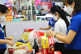 Nhộn nhịp chợ việc làm thời vụ cho phụ nữ dịp cuối năm
