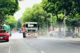 Đề xuất sử dụng xe phun sương dập bụi giảm ô nhiễm không khí ở Hà Nội