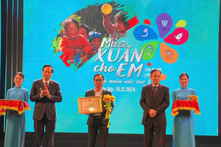 Quỹ Vì cuộc sống tươi đẹp nhận Bằng khen của Bộ Lao động – Thương binh & Xã hội