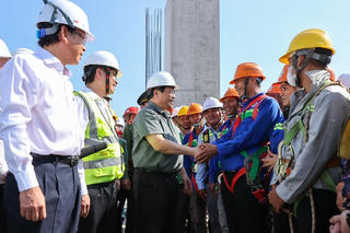 Thủ tướng Chính phủ ra công điện 'động viên' hàng nghìn công nhân vẫn làm việc xuyên Tết