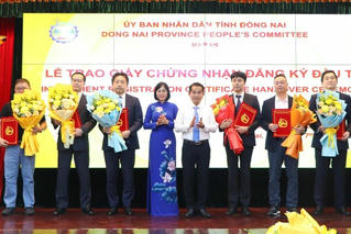 Đồng Nai trao Giấy chứng nhận đăng ký đầu tư cho các dự án lớn