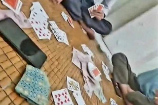 Bắc Ninh: 5 cán bộ xã bị kỷ luật vì đánh bài ăn tiền