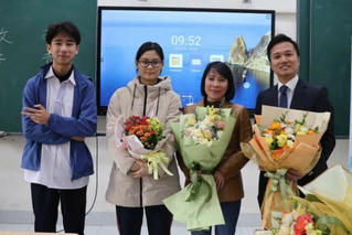 Nữ sinh trường Ams hỗ trợ hành trình tiếng Nhật