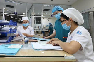 Đề xuất tăng gấp 3 lần phụ cấp mổ, tiền trực cho nhân viên y tế