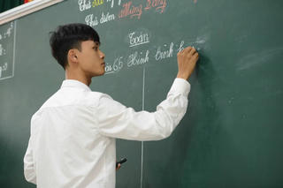 Thu hút sinh viên giỏi theo nghiệp thầy cô