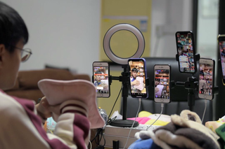 Cần đặt 'nghề' livestream bán hàng trong khuôn khổ pháp luật và chuẩn mực xã hội