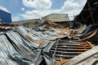 Vụ cháy 2.200m2 nhà xưởng nghi do tia lửa hàn xì bắn ra từ công ty kế bên: Chuyển hồ sơ đến Công an tỉnh Long An