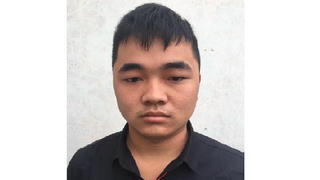 Tạm giữ hình sự đối tượng dùng dầu gió và đá để cướp xe taxi