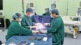 8 giờ đồng hồ “cân não” cứu sống bệnh nhi suy thận giai đoạn cuối
