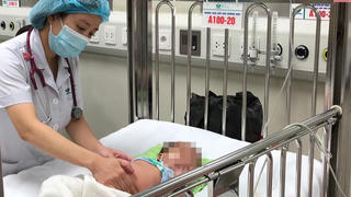 Bé trai 11 tháng tuổi bị đuối nước khi chơi bể bơi phao tại nhà