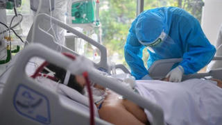 2 bệnh nhân COVID-19 nặng tại Bệnh viện TP Thủ Đức được rút nội khí quản