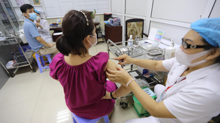 Hà Nội tăng tốc độ, diện bao phủ tiêm vaccine phòng COVID-19