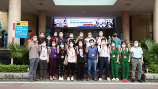 Bệnh viện Đại học Y Hà Nội xuất quân hỗ trợ Bình Dương chống dịch