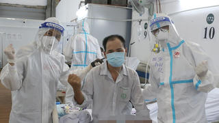 Sự hồi phục kỳ diệu của bệnh nhân COVID-19 trong ICU Bệnh viện Bạch Mai 