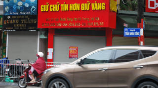 Cách ly phố Trần Nhân Tông (Hà Nội) do có ca COVID-19