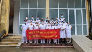 Hơn 300 cán bộ y tế Hà Nội hỗ trợ Hà Nam chống dịch