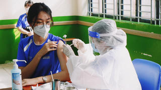 Những trường hợp nào trẻ cần đăng ký tiêm vaccine ngừa COVID-19 tại cơ sở y tế?