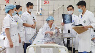 Gần 9 tiếng “căng não” cứu sống nữ bệnh nhân 35 tuổi 
