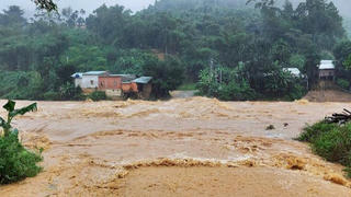 3 người mắc kẹt, hơn 200 ngôi nhà bị ngập do mưa, lũ 