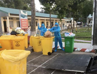 Gia đình có người mắc COVID-19 cần phân loại rác thải như thế nào?