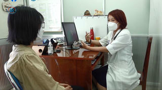 Cô gái phải truyền thuốc suốt 2 năm vì nhiễm độc từ thuốc nam 
