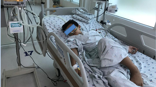 Cứu hai bé trai sốc sốt xuất huyết suy hô hấp nặng