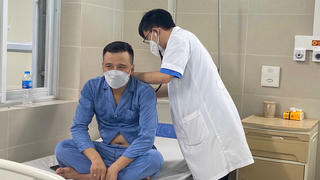 Mắc sốt xuất huyết nhưng tưởng nhầm COVID-19, nam thanh niên biến chứng nguy hiểm