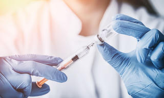 Bộ Y tế 'lên tiếng' vụ tiêm vaccine hết hạn cho trẻ em tại Thanh Hóa 