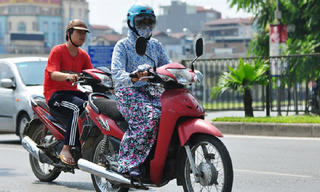 Nhập viện cấp cứu vì áo choàng chống nắng