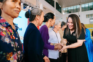 Dược thảo Á Âu hưởng ứng hành động ngày Quốc tế người cao tuổi 