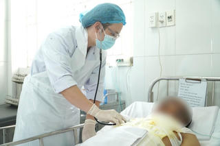 Câu cá gần đường dây điện, 3 người bị phỏng nặng
