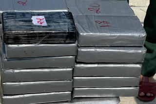 Phát hiện 30 kg nghi ma túy trôi vào đảo Lý Sơn