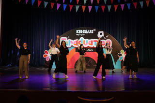 Lễ tổng kết năm học ấn tượng tại Kids&Us Vietnam 