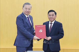 Tổng Bí thư Tô Lâm phát biểu giao nhiệm vụ cho Thường trực Ban Bí thư Trần Cẩm Tú 