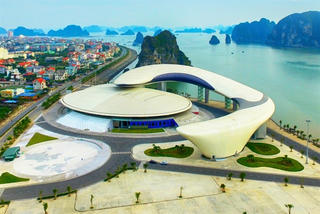 Quảng Ninh dừng hoạt động sự kiện có du khách nước ngoài tại cung Cá heo 