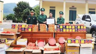 Phát hiện ô tô vận chuyển hơn 400 kg pháo nổ