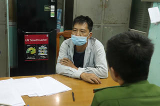 Sử dụng giấy xét nghiệm SARS-CoV-2 giả để qua chốt kiểm dịch