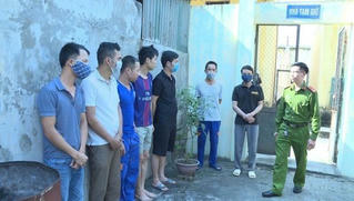 Công an Hưng Yên truy tìm 2 'con bạc'